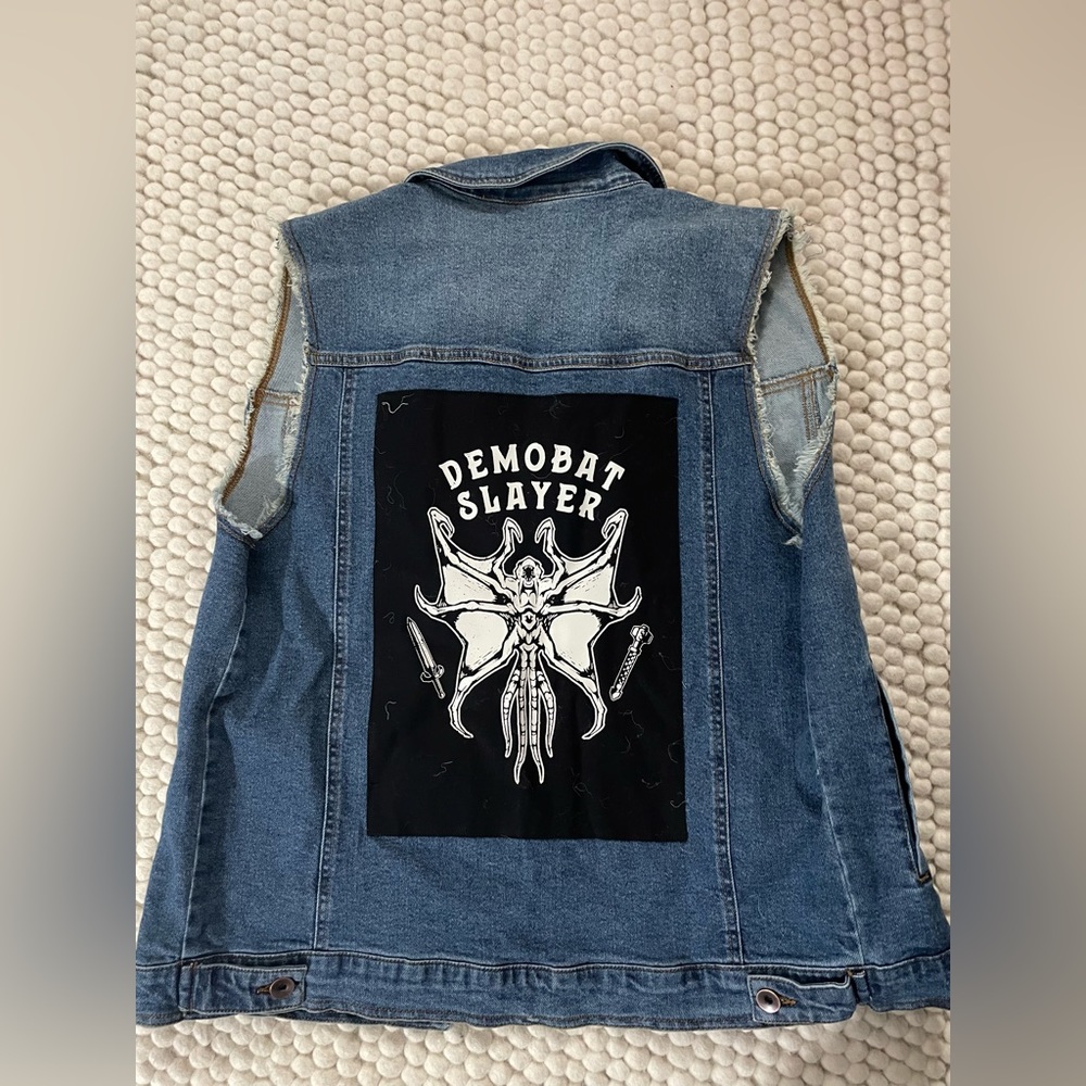 Demobat Stranger Things vest
